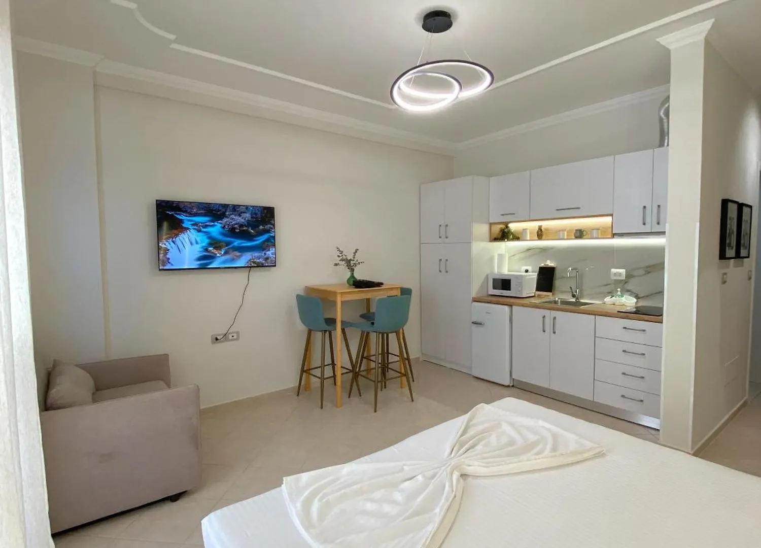 Apartament In Uje I Ftohte Vlore