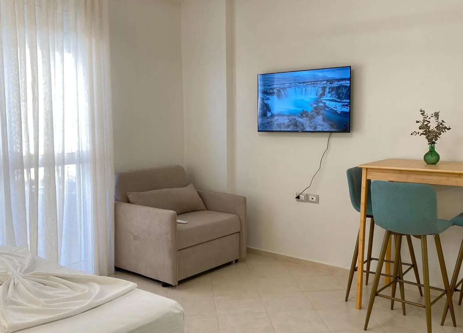 Apartament In Uje I Ftohte Vlore Apartment